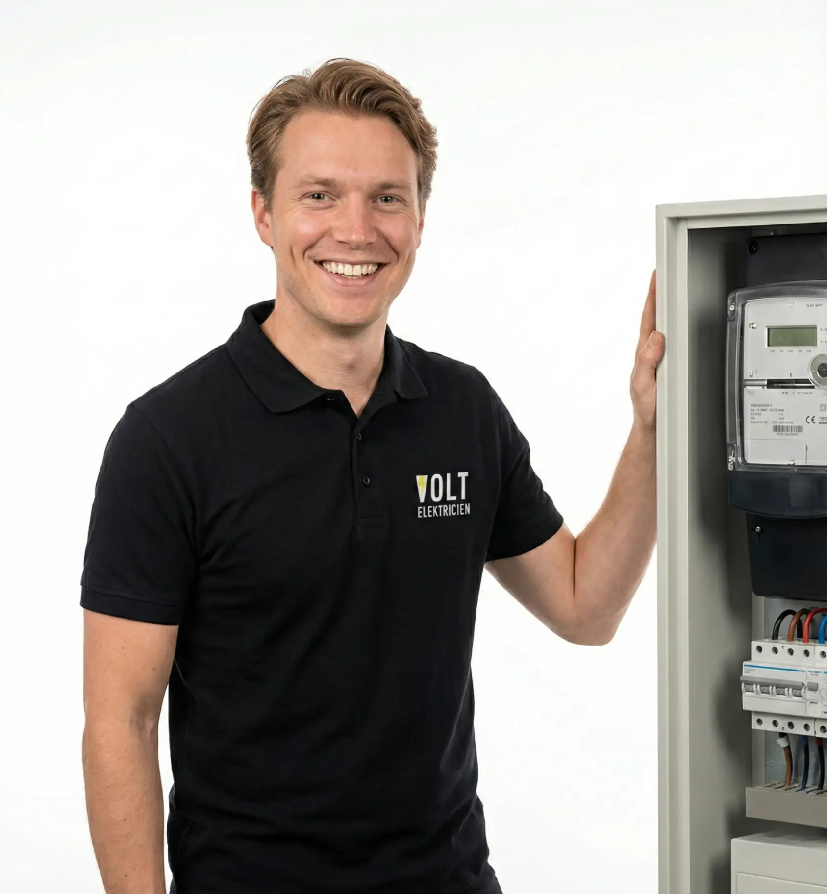 Mark van Volt Elektricien bij een meterkast in Almere